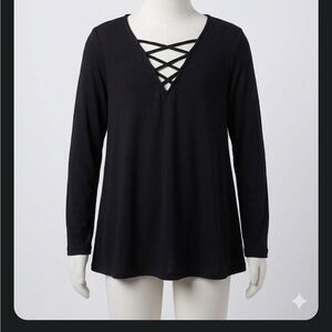 Erge Designs Kids Black Long Sleeve Lace-Up V-Neck Top – Size 7/8 – Made in USA